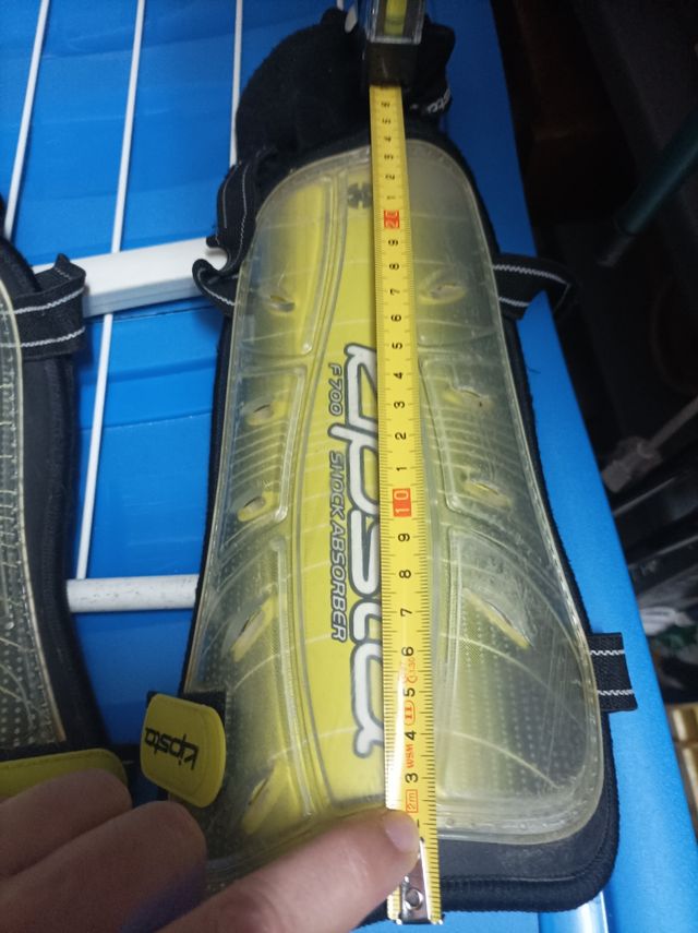 Espinilleras F 700 kipsta