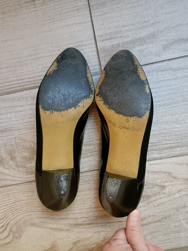 Zapatos negros de charol y ante