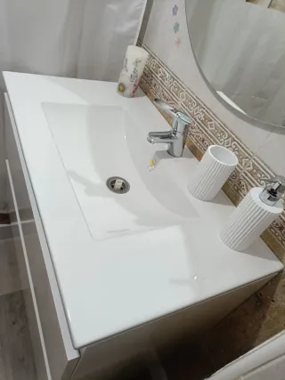 Mueble suspendido d e baño