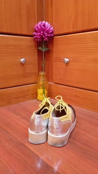 Zapatos con cordones