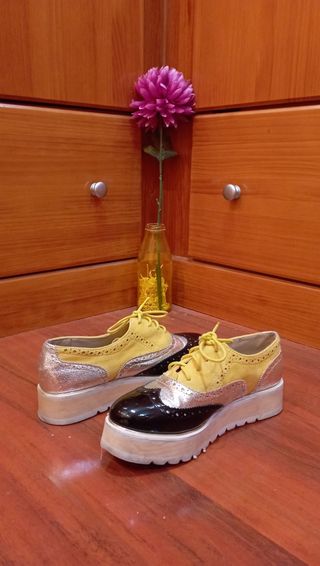 Zapatos con cordones