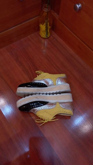 Zapatos con cordones