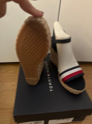 Sandalias Tommy Hilfiger 38, Nuevas con etiquetas.
