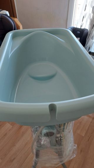 Bañera con cambiador 1y2.