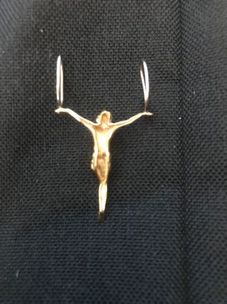Colgante oro 18k cristo Dali