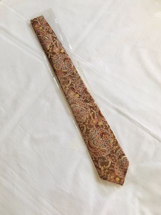 Corbata de seda nuevo