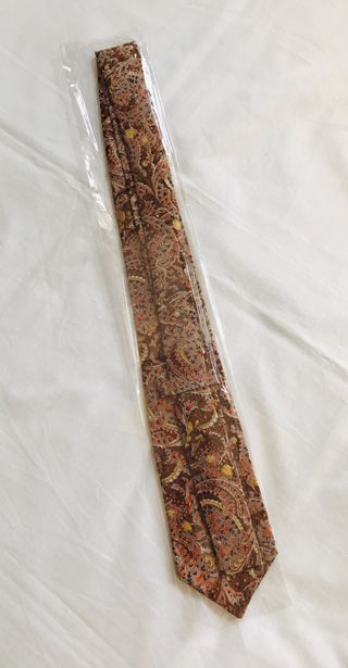 Corbata de seda nuevo