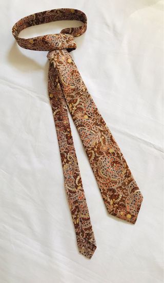 Corbata de seda nuevo