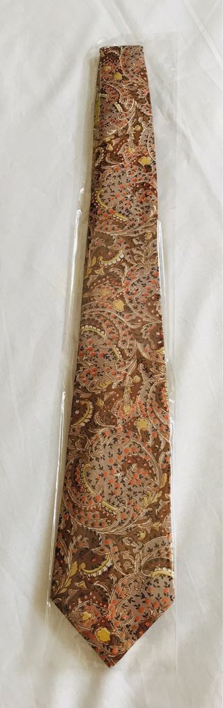 Corbata de seda nuevo