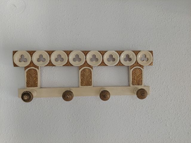 Perchero de madera antiguo