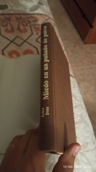 Miedo en un puñado de polvo