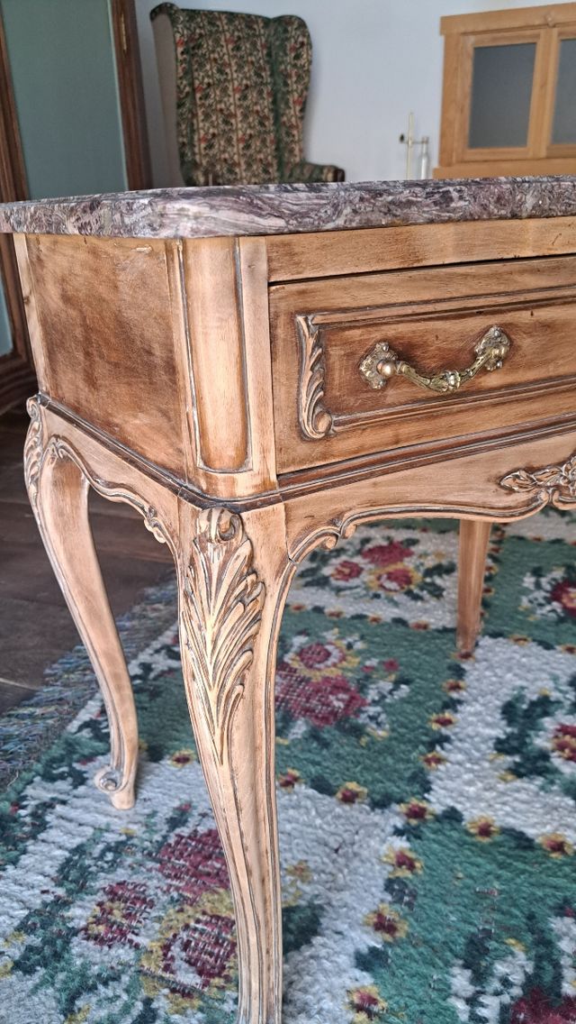 2 Mesitas mármol, estilo isabelino