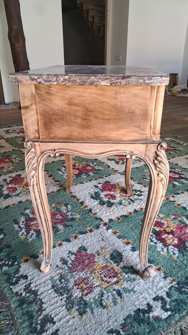 2 Mesitas mármol, estilo isabelino