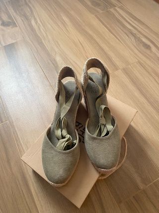 Alpargatas talla 40 color caqui