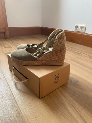 Alpargatas talla 40 color caqui