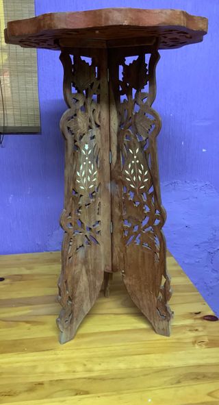 Mesita madera. India.