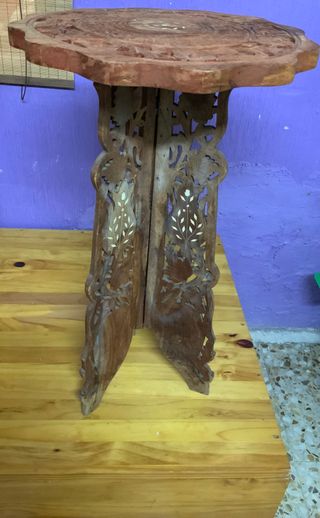 Mesita madera. India.