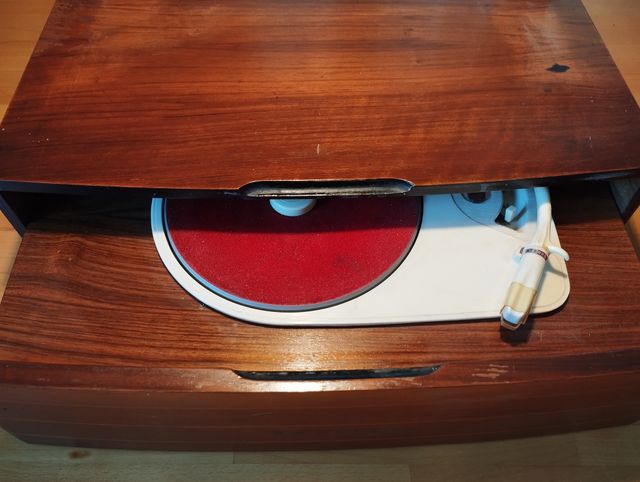 Tocadiscos vintage marca PHILIPS MOD. 21 AG33