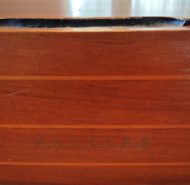 Tocadiscos vintage marca PHILIPS MOD. 21 AG33
