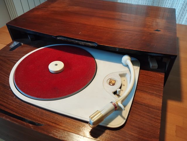 Tocadiscos vintage marca PHILIPS MOD. 21 AG33