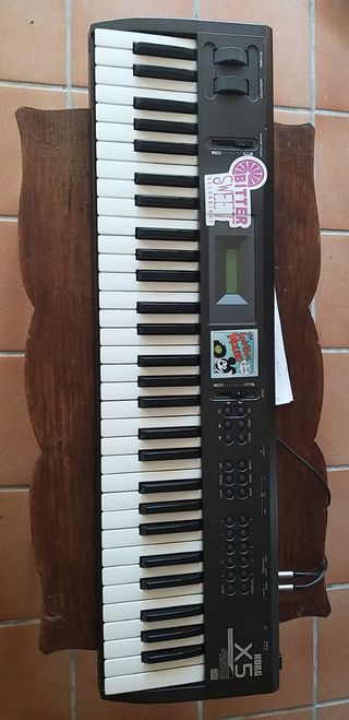 Sintetizador Korg X5