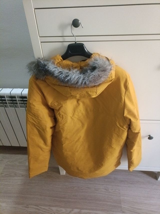 Parka Adidas color mostaza talla S