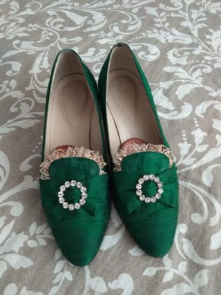 Corpiño y zapatos de fallera