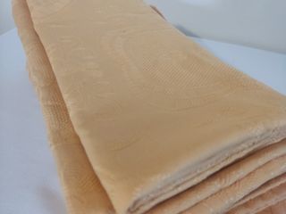 Mantel bordados dorado