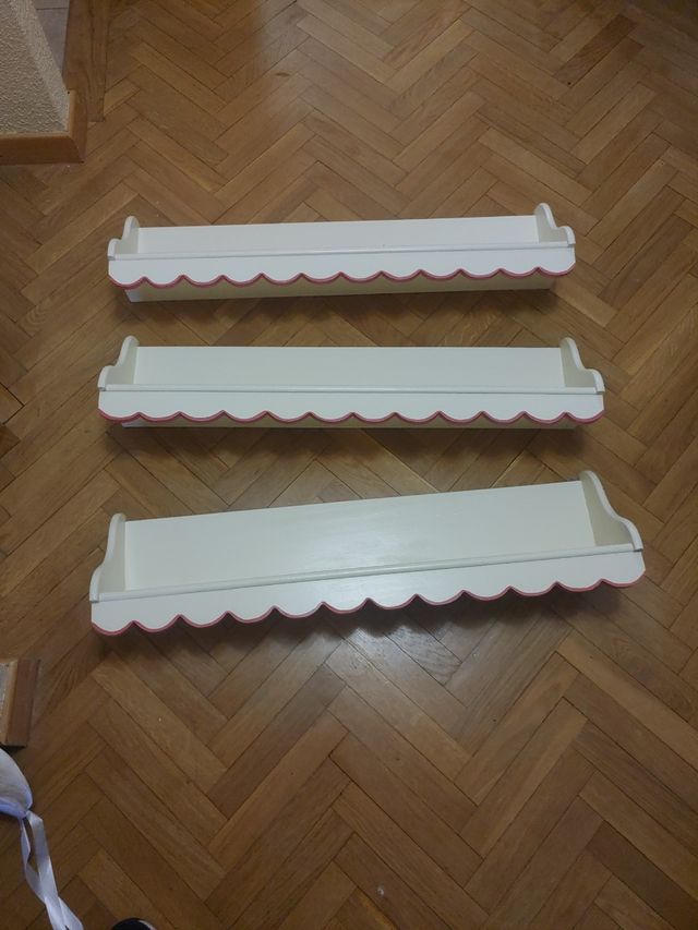 Estanteriaa rosa y crema