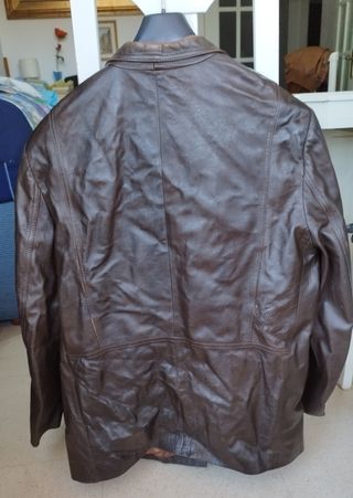Chaqueta de cuero marrón oscuro 