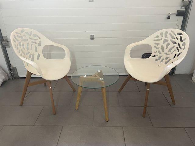 Conjunto sillas y mesa auxiliar