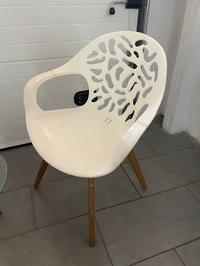 Conjunto sillas y mesa auxiliar