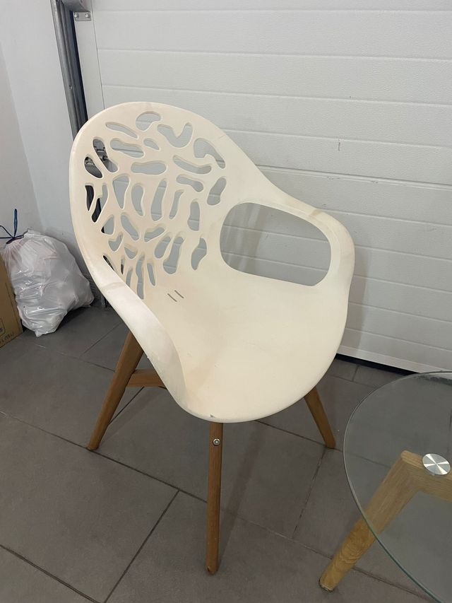 Conjunto sillas y mesa auxiliar