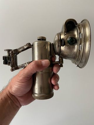 Farol antiguo de bicicleta muy bueno