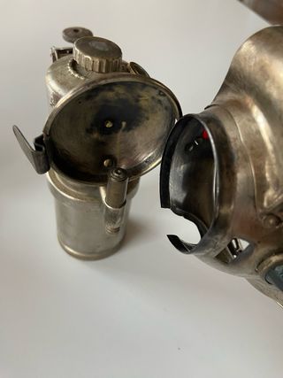 Farol antiguo de bicicleta muy bueno