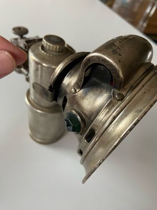 Farol antiguo de bicicleta muy bueno