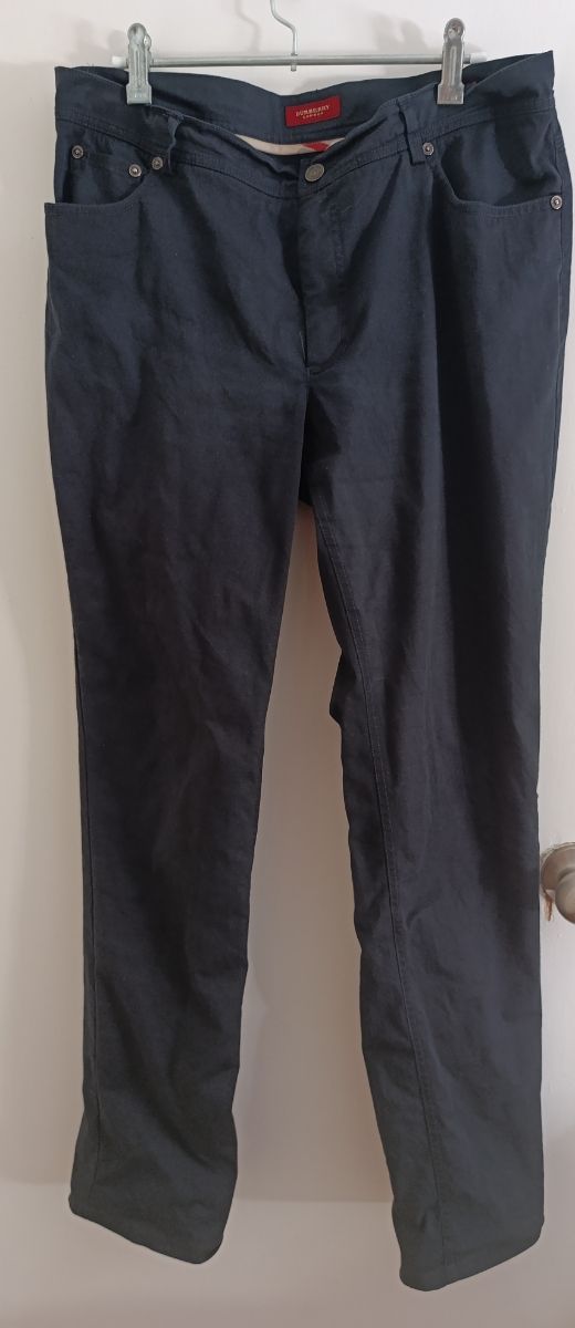 Burberry. Pantalón caballero