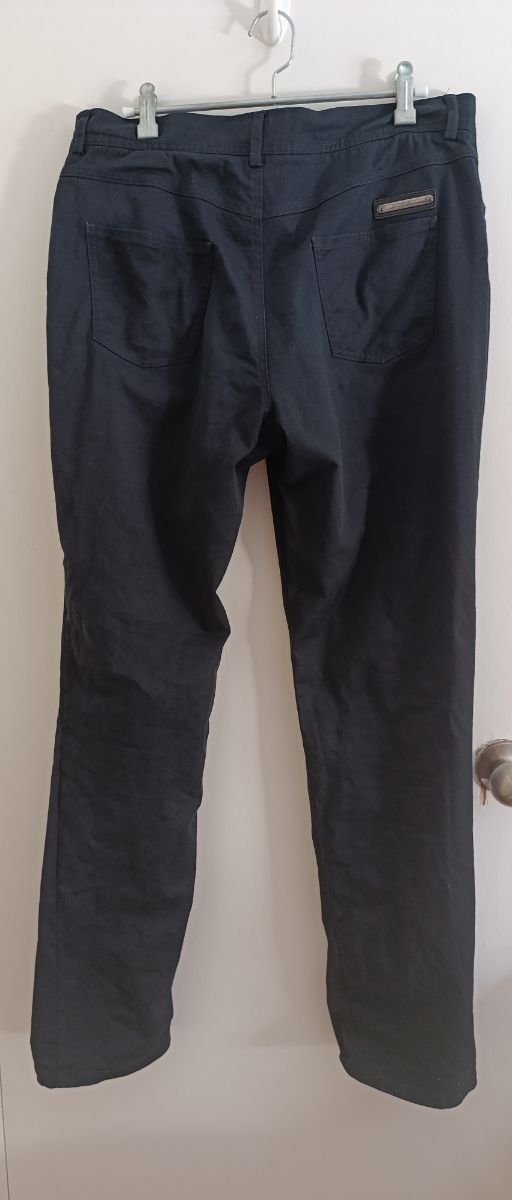 Burberry. Pantalón caballero