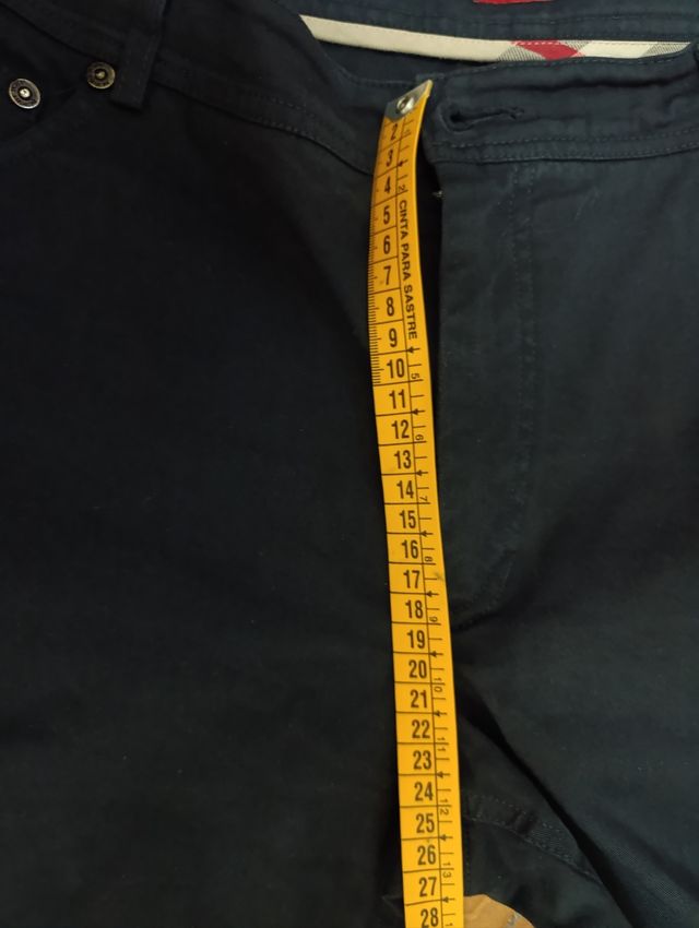 Burberry. Pantalón caballero