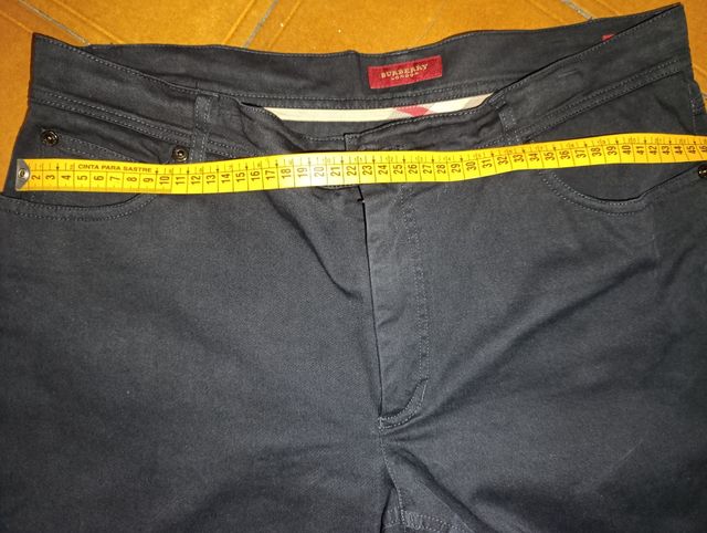 Burberry. Pantalón caballero