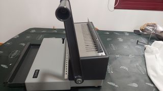 Maquina de encuadernar canutillos