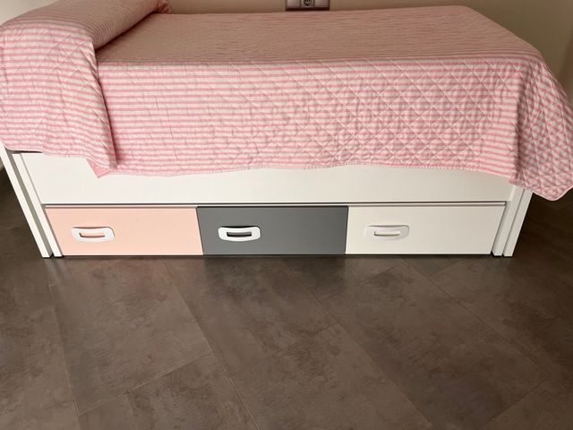 Cama mido y escritorio