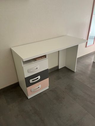 Cama mido y escritorio