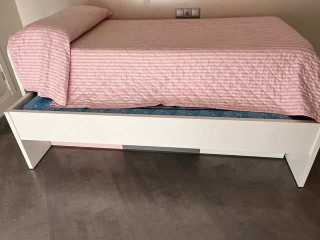 Cama mido y escritorio