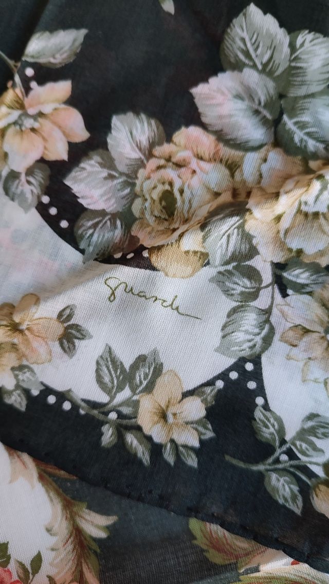 Conjunto de dos pañuelos marca Guasch