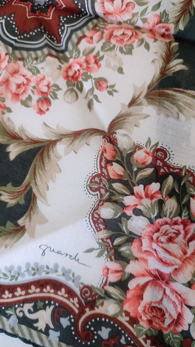 Conjunto de dos pañuelos marca Guasch