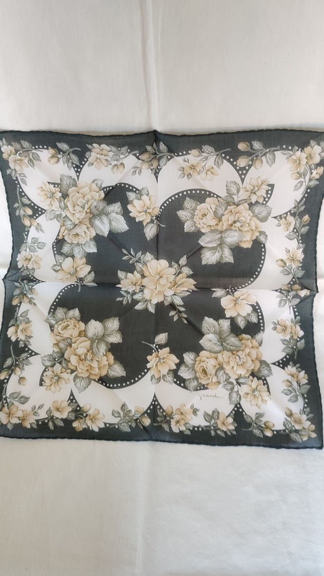 Conjunto de dos pañuelos marca Guasch