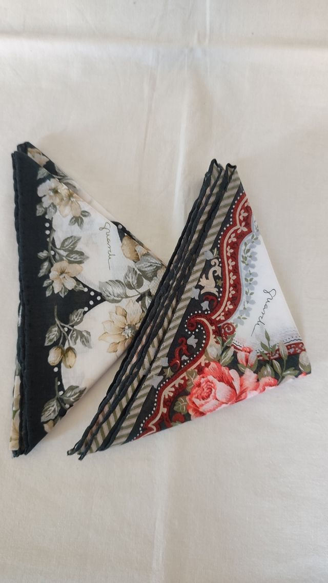 Conjunto de dos pañuelos marca Guasch