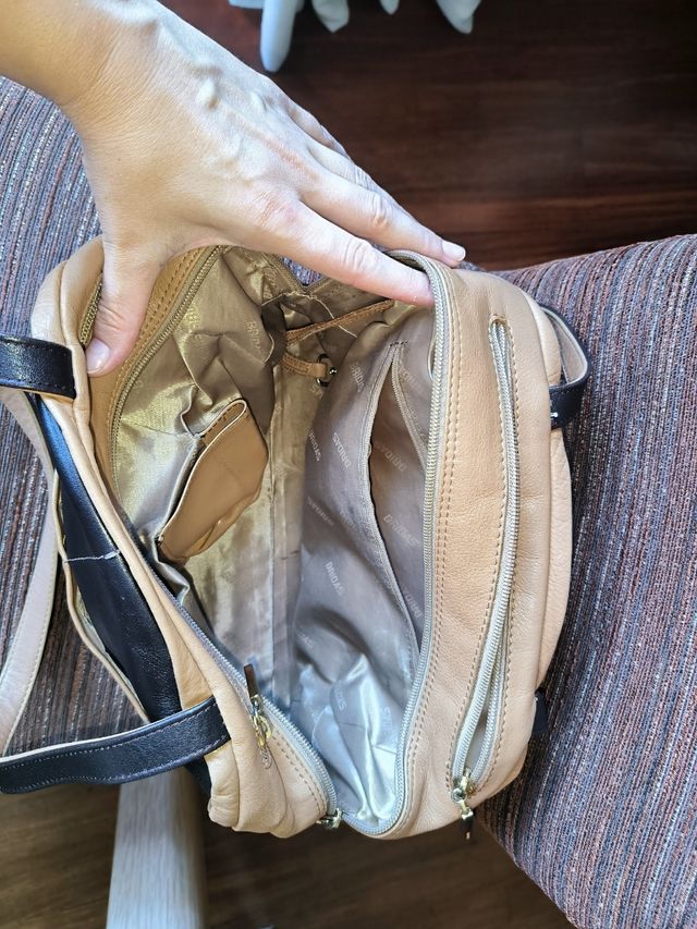 Bolso marca Bridas. Tejido de piel