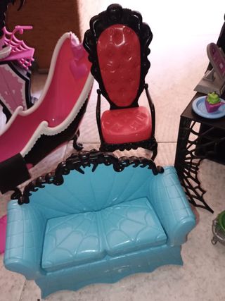 Lote mobiliario Monster High